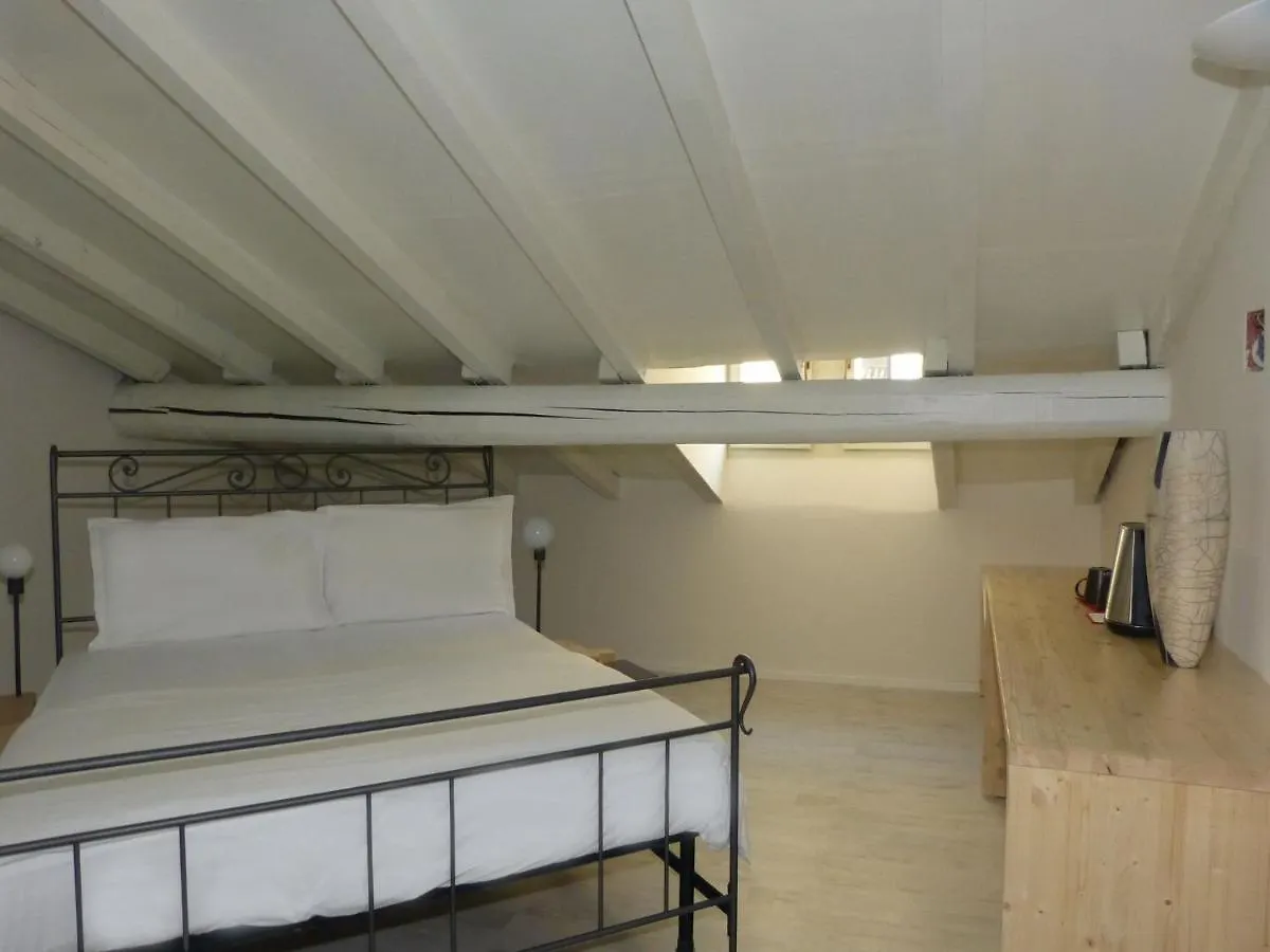 Casa de hóspedes New Fontana Rooms Como Itália